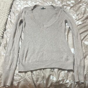 Express Cream V-Neck Sweater Classic Knit